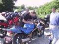 Tour Moto 2002 - 04 1re panne. Sur l'antiquit du groupe, finie d'tre remonte  3 heures du matin, pour un dpart prvu  7 heures. Vous avez dit bizzare ?